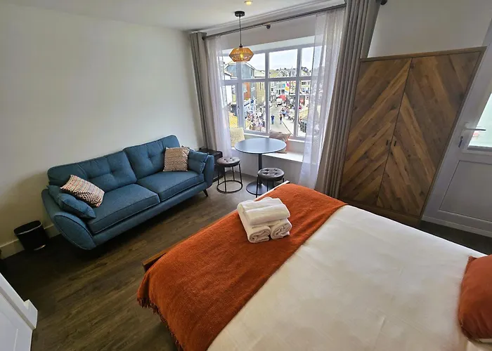 Premier 4 - Stunning Suite, Beautiful Sea Views