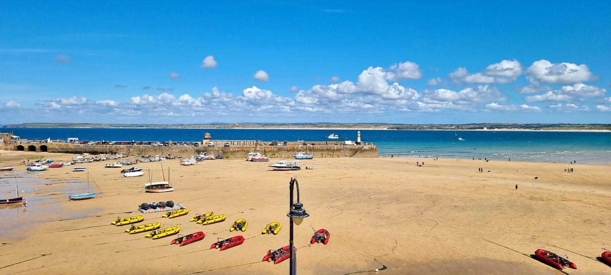 Premier 4 - Stunning Suite, Beautiful Sea Views Apartment