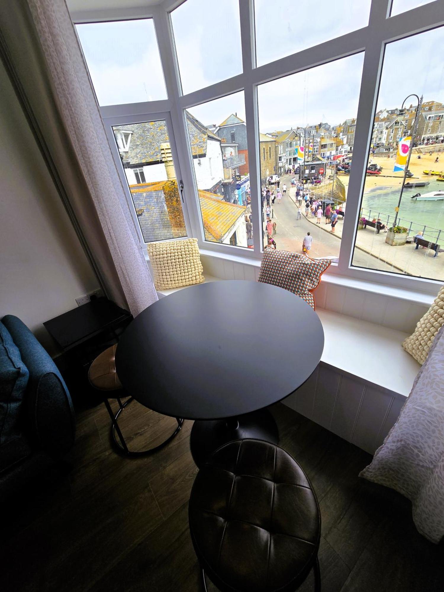 Premier 4 - Stunning Suite, Beautiful Sea Views Apartment