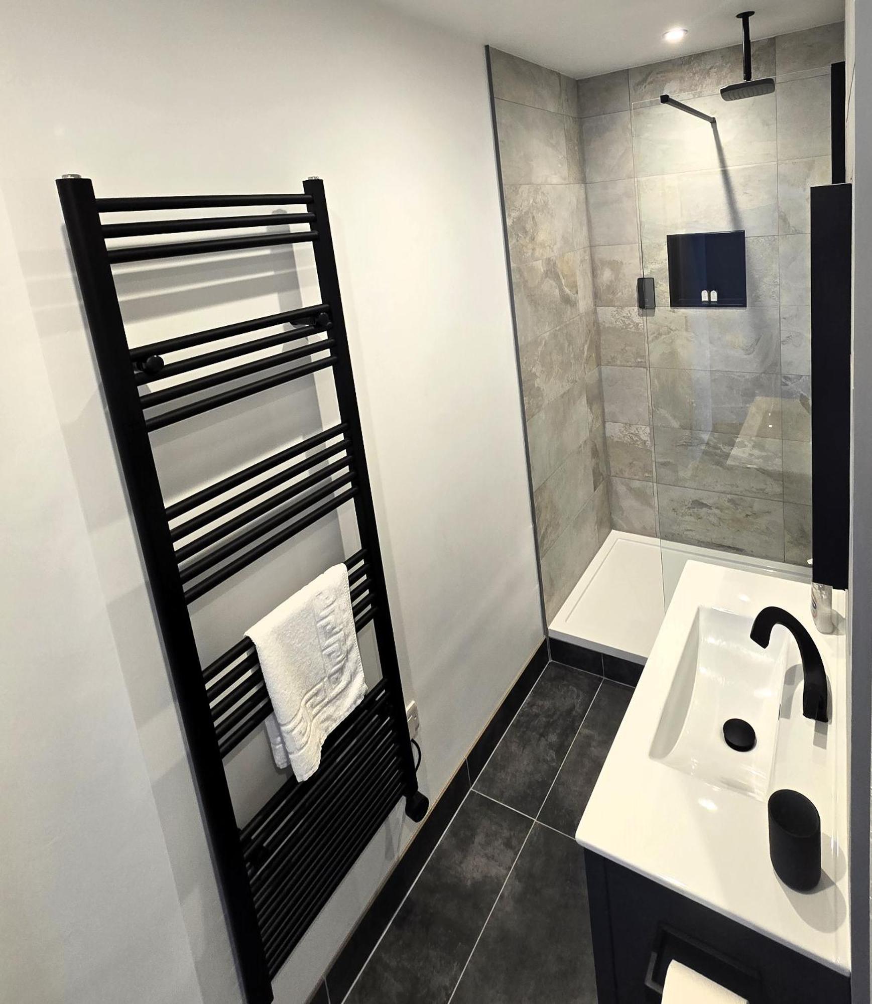Premier 4 - Stunning Suite, Beautiful Sea Views *
