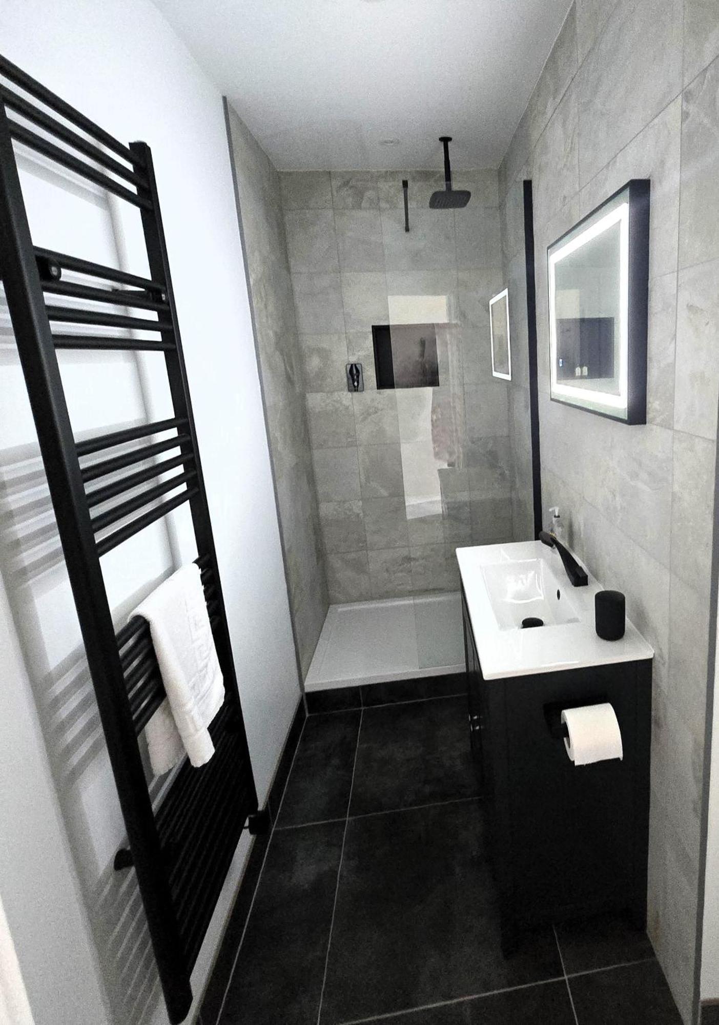 Premier 4 - Stunning Suite, Beautiful Sea Views *